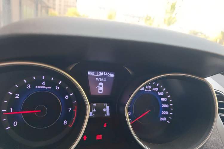 Used Hyundai Elantra (5th Generation / Langdong) 2015 1.6L Manual Leading Model Odometer Close Up