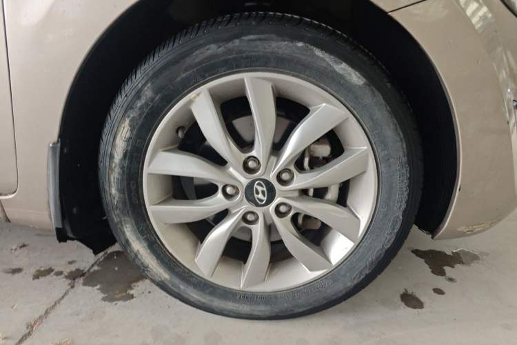 Used Hyundai Elantra (5th Generation / Langdong) 2015 1.6L Manual Leading Model Right Front Wheel Hub