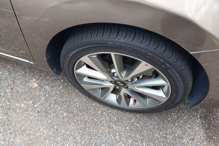 Used Hyundai Elantra (5th Generation / Langdong) 2015 1.6L Automatic Luxury Model Right Front Wheel Hub