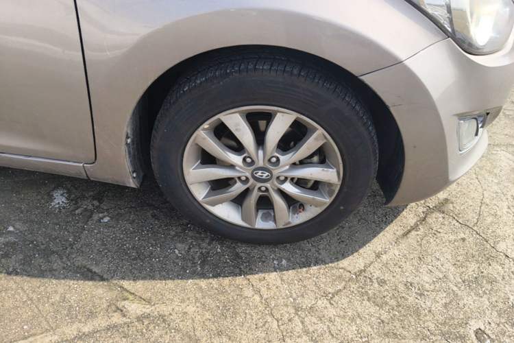 Used Hyundai Elantra (5th Generation / Langdong) 2015 1.6L Automatic Fashion Model Right Front Wheel Hub