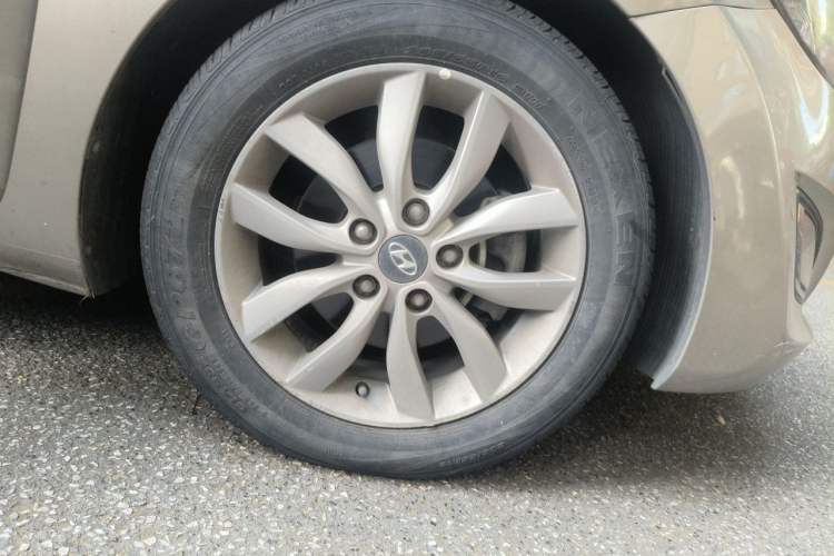 Used Hyundai Elantra (5th Generation / Langdong) 2015 1.6L Automatic Fashion Model Right Front Wheel Hub