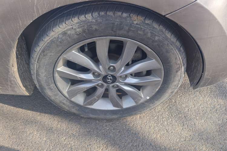 Used Hyundai Elantra (5th Generation / Langdong) 2015 1.6L Manual Leading Model Right Front Wheel Hub