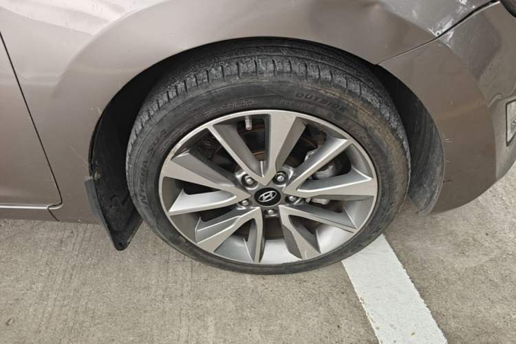 Used Hyundai Elantra (5th Generation / Langdong) 2015 1.6L Automatic Leading Model Right Front Wheel Hub