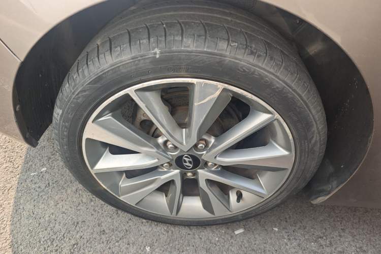 Used Hyundai Elantra (5th Generation / Langdong) 2015 1.6L Automatic Luxury Model Right Rear Wheel Hub