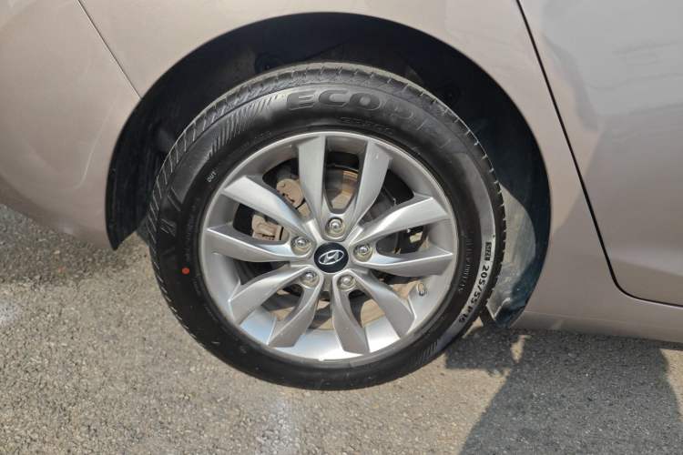 Used Hyundai Elantra (5th Generation / Langdong) 2015 1.6L Manual Leading Model Right Rear Wheel Hub