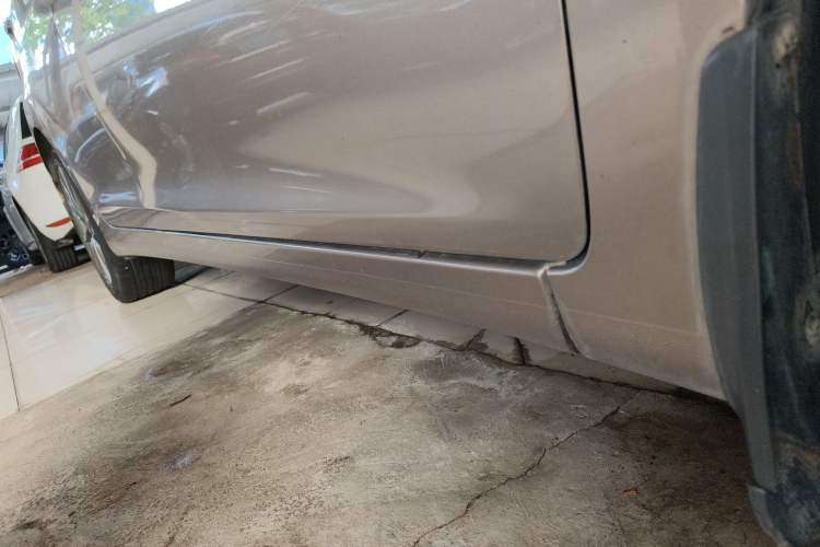 Used Hyundai Elantra (5th Generation / Langdong) 2015 1.6L Automatic Luxury Model Right Side Sill