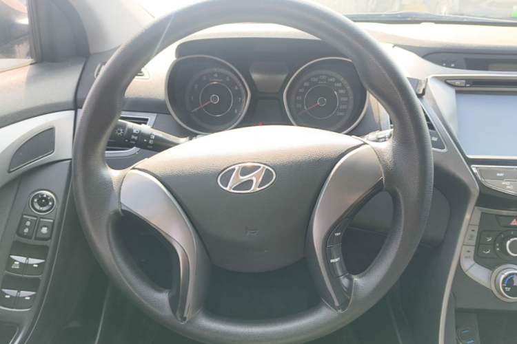 Used Hyundai Elantra (5th Generation / Langdong) 2015 1.6L Automatic Fashion Model Steering Wheel