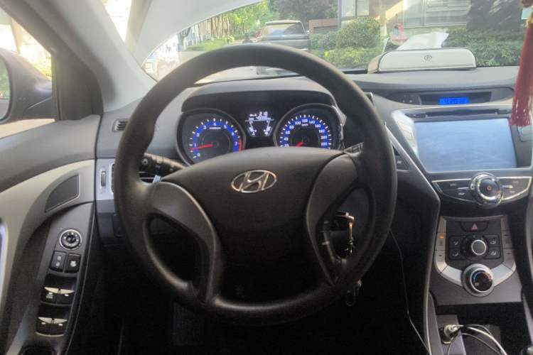 Used Hyundai Elantra (5th Generation / Langdong) 2015 1.6L Automatic Fashion Model Steering Wheel