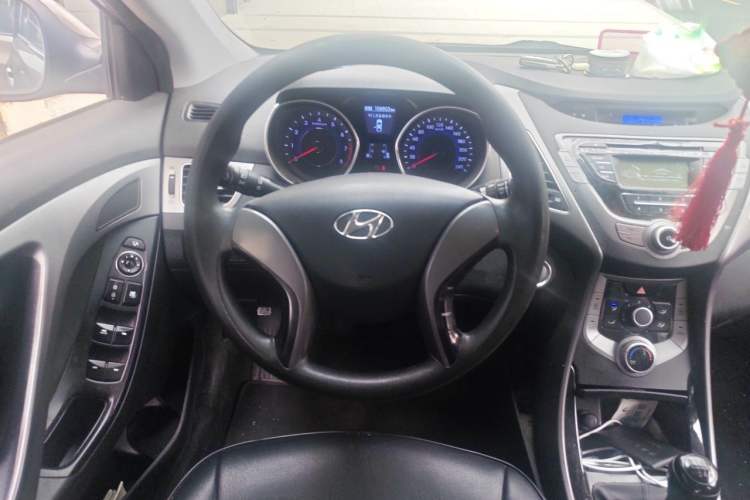 Used Hyundai Elantra (5th Generation / Langdong) 2015 1.6L Manual Leading Model Steering Wheel