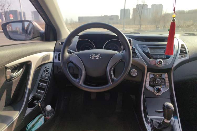 Used Hyundai Elantra (5th Generation / Langdong) 2015 1.6L Manual Leading Model Steering Wheel
