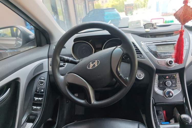 Used Hyundai Elantra (5th Generation / Langdong) 2015 1.6L Manual Leading Model Steering Wheel