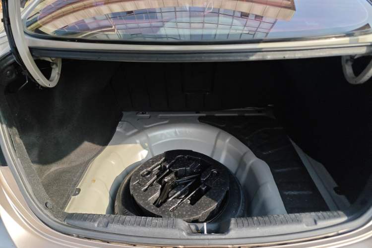 Used Hyundai Elantra (5th Generation / Langdong) 2015 1.6L Manual Leading Model Trunk