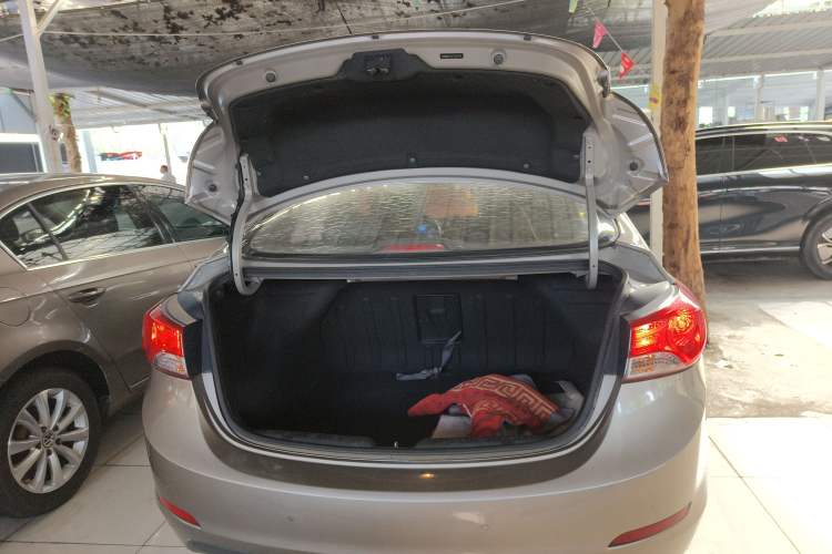 Used Hyundai Elantra (5th Generation / Langdong) 2015 1.6L Automatic Luxury Model Trunk