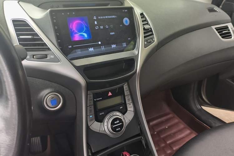 Used Hyundai Elantra (5th Generation / Langdong) 2015 1.6L Automatic Luxury Model Audio And AC Panel
