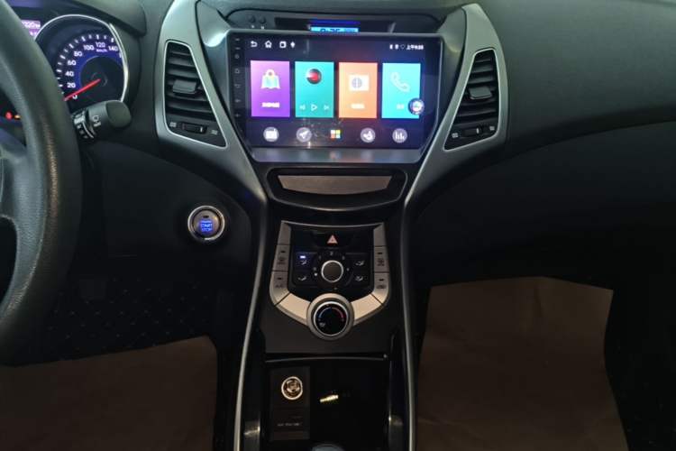 Used Hyundai Elantra (5th Generation / Langdong) 2015 1.6L Manual Leading Model Audio And AC Panel