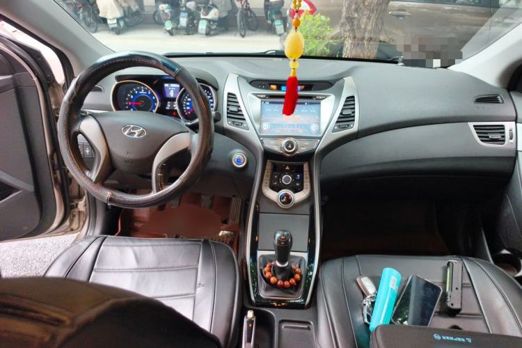 Used Hyundai Elantra (5th Generation / Langdong) 2015 1.6L Manual Leading Model Center Console