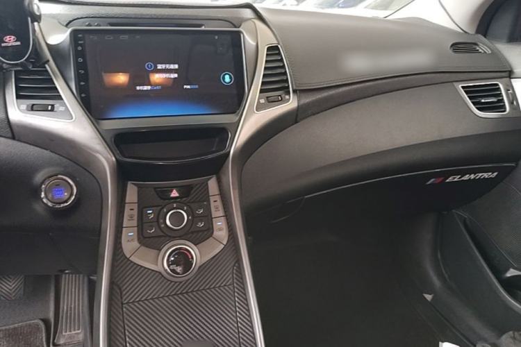 Used Hyundai Elantra (5th Generation / Langdong) 2015 1.6L Manual Leading Model Center Console