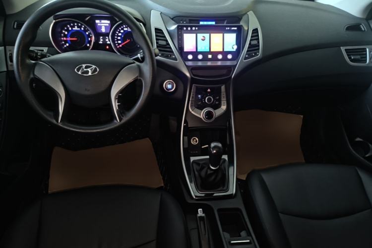 Used Hyundai Elantra (5th Generation / Langdong) 2015 1.6L Manual Leading Model Center Console
