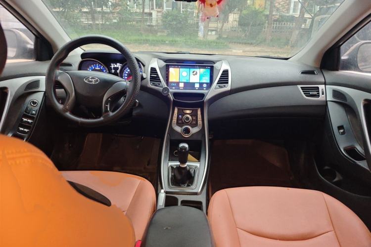 Used Hyundai Elantra (5th Generation / Langdong) 2015 1.6L Manual Fashion Edition Center Console