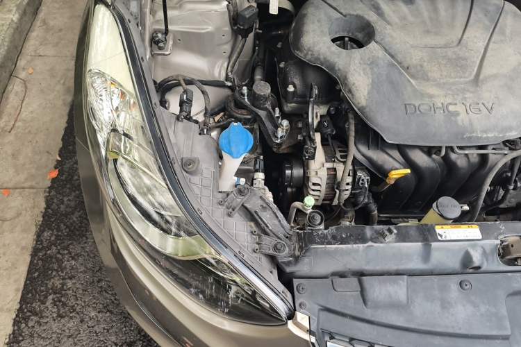 Used Hyundai Elantra (5th Generation / Langdong) 2015 1.6L Automatic Luxury Model Engine Bay Right