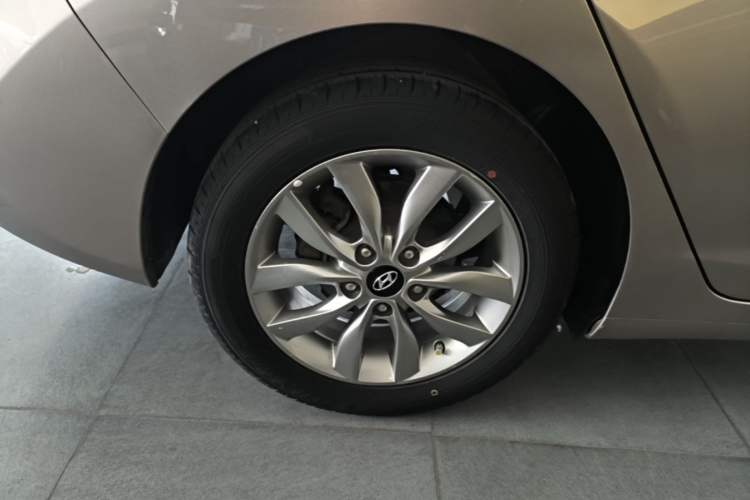 Used Hyundai Elantra (5th Generation / Langdong) 2015 1.6L Manual Leading Model Exterior 5