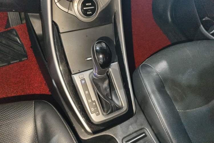 Used Hyundai Elantra (5th Generation / Langdong) 2015 1.6L Automatic Luxury Model Gear Lever