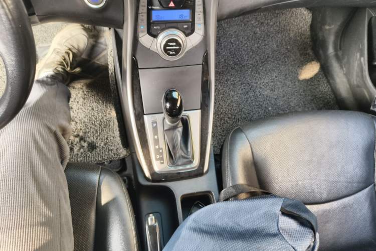 Used Hyundai Elantra (5th Generation / Langdong) 2015 1.6L Automatic Luxury Model Gear Lever