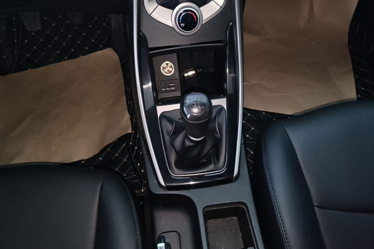 Used Hyundai Elantra (5th Generation / Langdong) 2015 1.6L Manual Leading Model Gear Lever