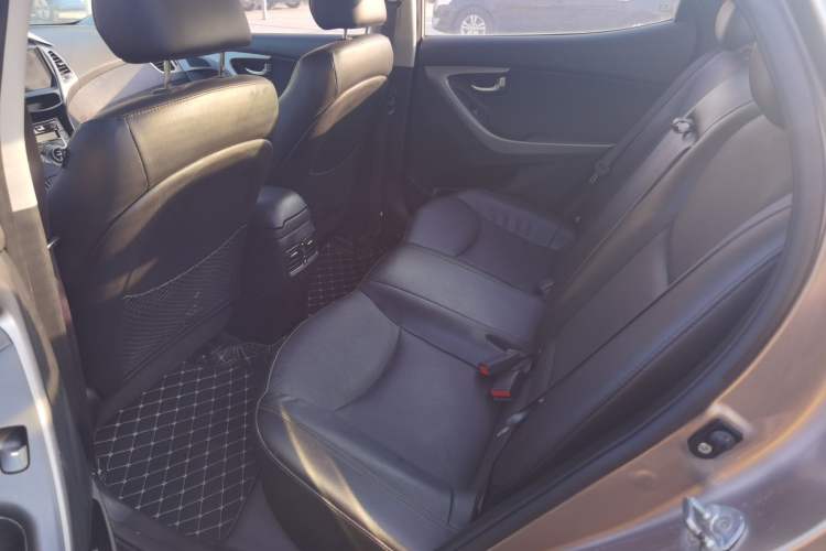Used Hyundai Elantra (5th Generation / Langdong) 2015 1.6L Automatic Luxury Model Interior 1