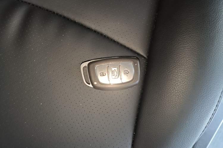 Used Hyundai Elantra (5th Generation / Langdong) 2015 1.6L Manual Leading Model Interior 1