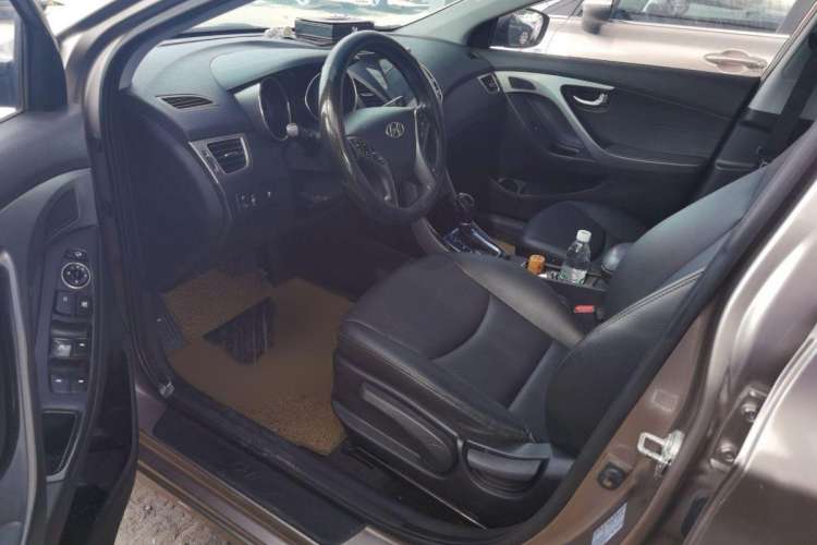 Used Hyundai Elantra (5th Generation / Langdong) 2015 1.6L Automatic Luxury Model Interior 2
