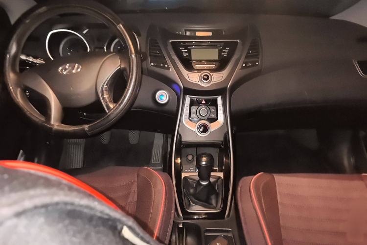 Used Hyundai Elantra (5th Generation / Langdong) 2015 1.6L Manual Leading Model Interior 2