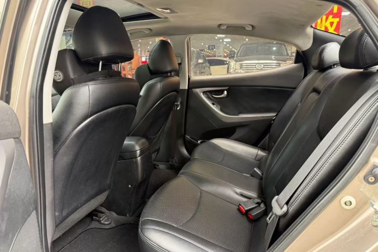 Used Hyundai Elantra (5th Generation / Langdong) 2015 1.6L Automatic Leading Model Interior 3