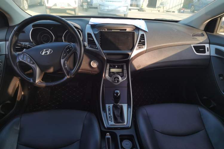 Used Hyundai Elantra (5th Generation / Langdong) 2015 1.6L Automatic Luxury Model Interior 3