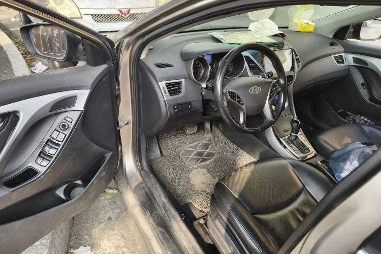 Used Hyundai Elantra (5th Generation / Langdong) 2015 1.6L Automatic Luxury Model Interior 3