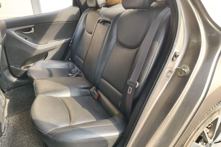 Used Hyundai Elantra (5th Generation / Langdong) 2015 1.6L Automatic Luxury Model Interior 4