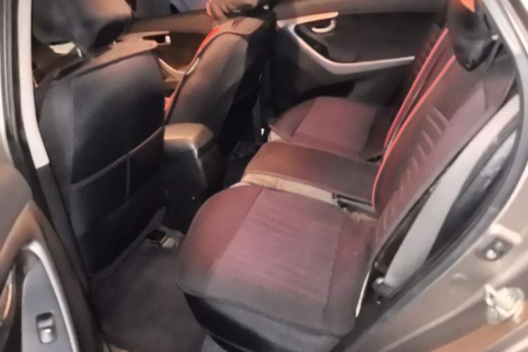 Used Hyundai Elantra (5th Generation / Langdong) 2015 1.6L Manual Leading Model Interior 4
