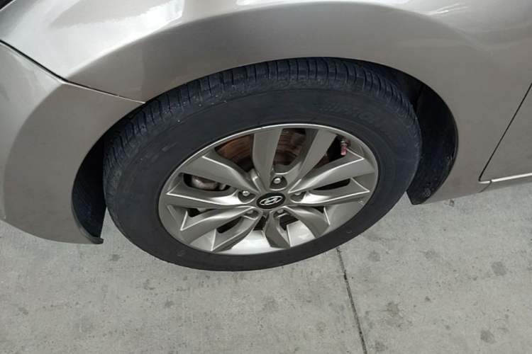 Used Hyundai Elantra (5th Generation / Langdong) 2015 1.6L Manual Leading Model Left Front Wheel Hub
