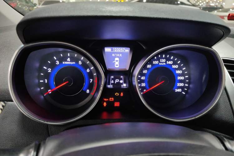 Used Hyundai Elantra (5th Generation / Langdong) 2015 1.6L Automatic Leading Model Odometer Close Up