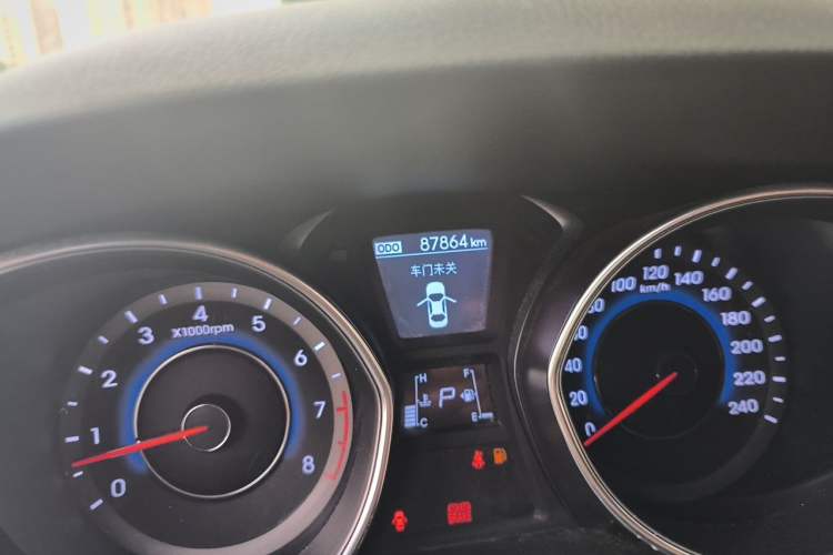 Used Hyundai Elantra (5th Generation / Langdong) 2015 1.6L Automatic Luxury Model Odometer Close Up