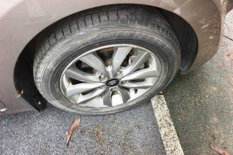 Used Hyundai Elantra (5th Generation / Langdong) 2015 1.6L Manual Leading Model Right Front Wheel Hub