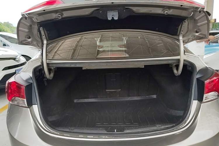 Used Hyundai Elantra (5th Generation / Langdong) 2015 1.6L Manual Leading Model Trunk
