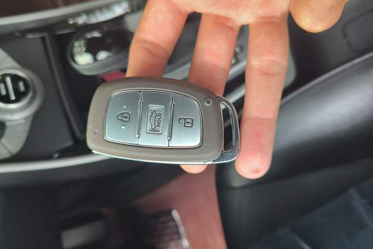Used Hyundai Elantra (5th Generation / Langdong) 2015 1.6L Automatic Luxury Model Vehicle Key