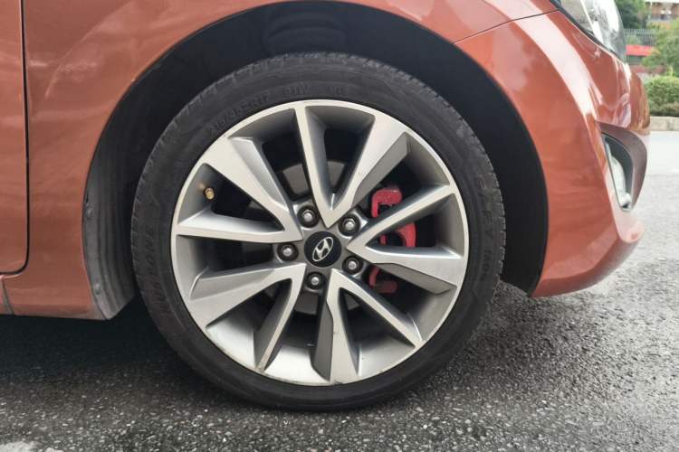 Used Hyundai Elantra (5th Generation / Langdong) 2015 1.6L Automatic Leading Model Right Front Wheel Hub