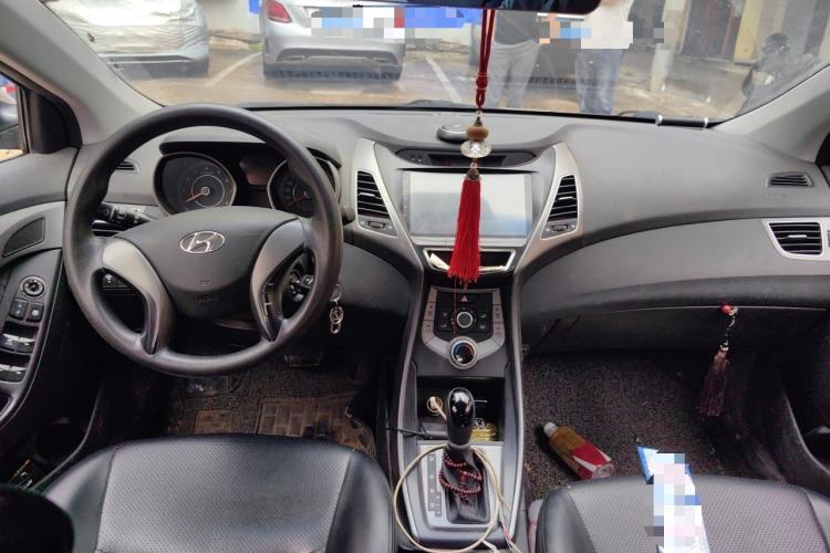 Used Hyundai Elantra (5th Generation / Langdong) 2015 1.6L Automatic Fashion Model Center Console
