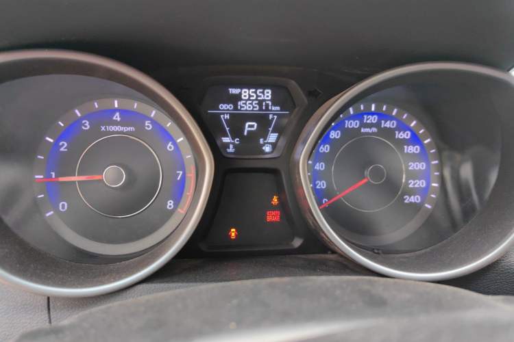 Used Hyundai Elantra (5th Generation / Langdong) 2015 1.6L Automatic Fashion Model Odometer Close Up