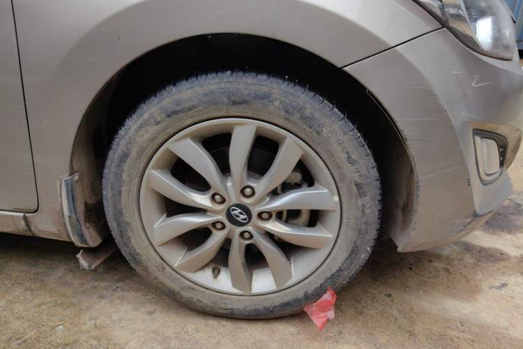 Used Hyundai Elantra (5th Generation / Langdong) 2015 1.6L Automatic Fashion Model Right Front Wheel Hub