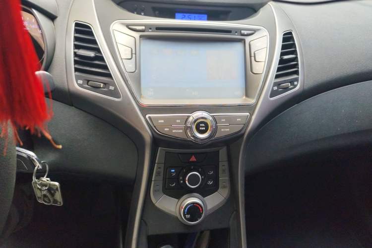 Used Hyundai Elantra (5th Generation / Langdong) 2015 1.6L Manual Fashion Edition Audio And AC Panel