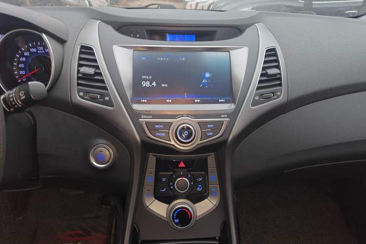 Used Hyundai Elantra (5th Generation / Langdong) 2015 1.6L Automatic Leading Model Audio And AC Panel