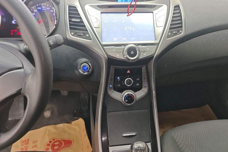 Used Hyundai Elantra (5th Generation / Langdong) 2015 1.6L Manual Leading Model Audio And AC Panel